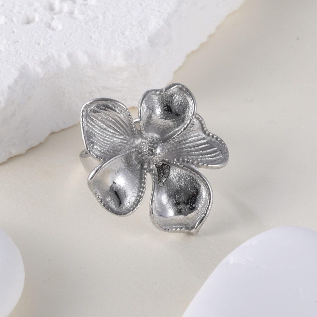 Elegant Flower Design Exquisite Female Stainless Steel Waterproof Ring丨G005765 - Image 5