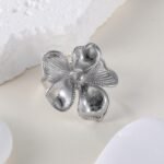 Elegant Flower Design Exquisite Female Stainless Steel Waterproof Ring丨G005765 - Image 5