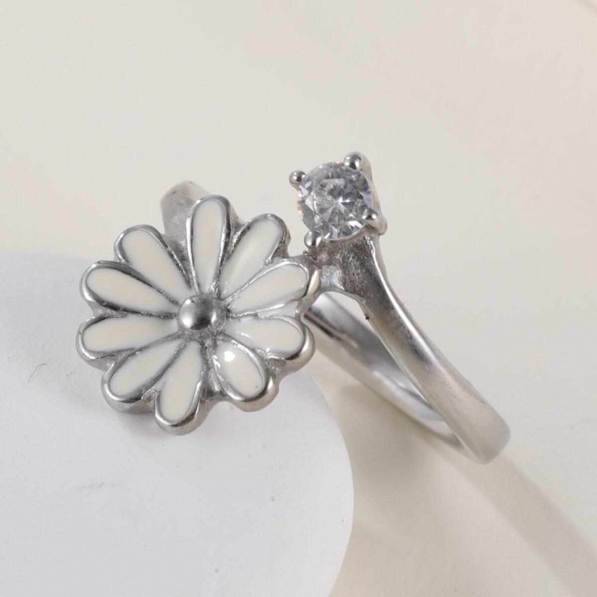 White Chick Chrysanthemum Petals Inlaid With Diamonds Us#4 Ultra-Small Stainless Steel Women's Ring丨K0784 - Image 4