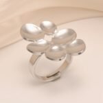 Minimalist Style Hollow Flower Stainless Steel Women's Ring丨G005948 - Image 3