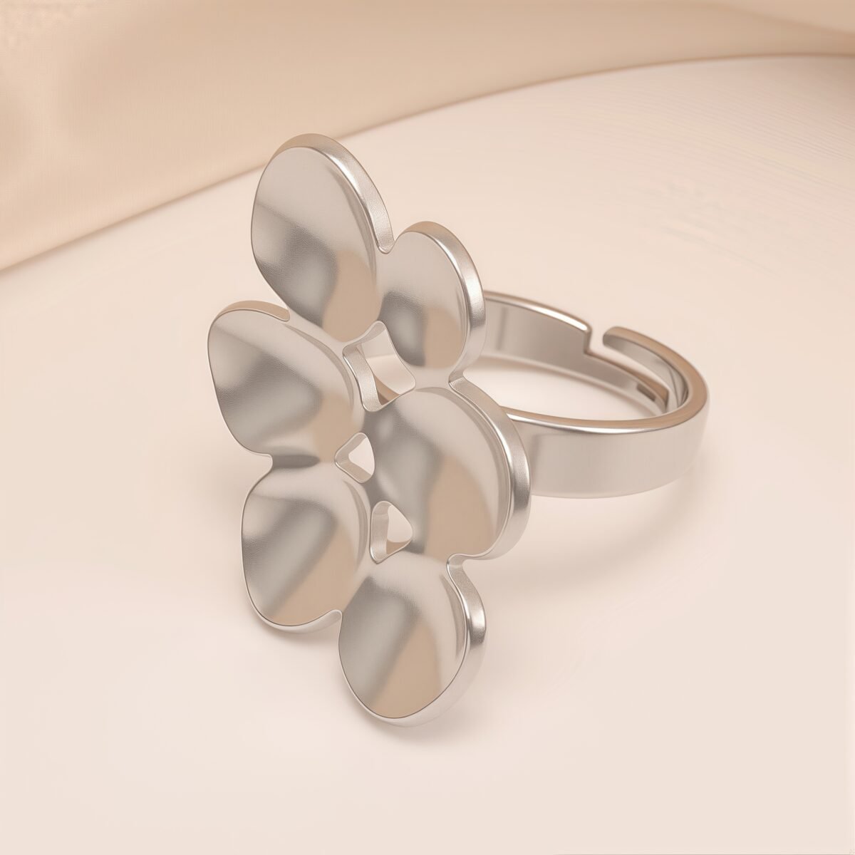 Minimalist Style Hollow Flower Stainless Steel Women's Ring丨G005948 - Image 1