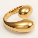 Luxurious Golden Streamlined Open Ring, Exclusive Accessory for Fashion Icons | G003574J