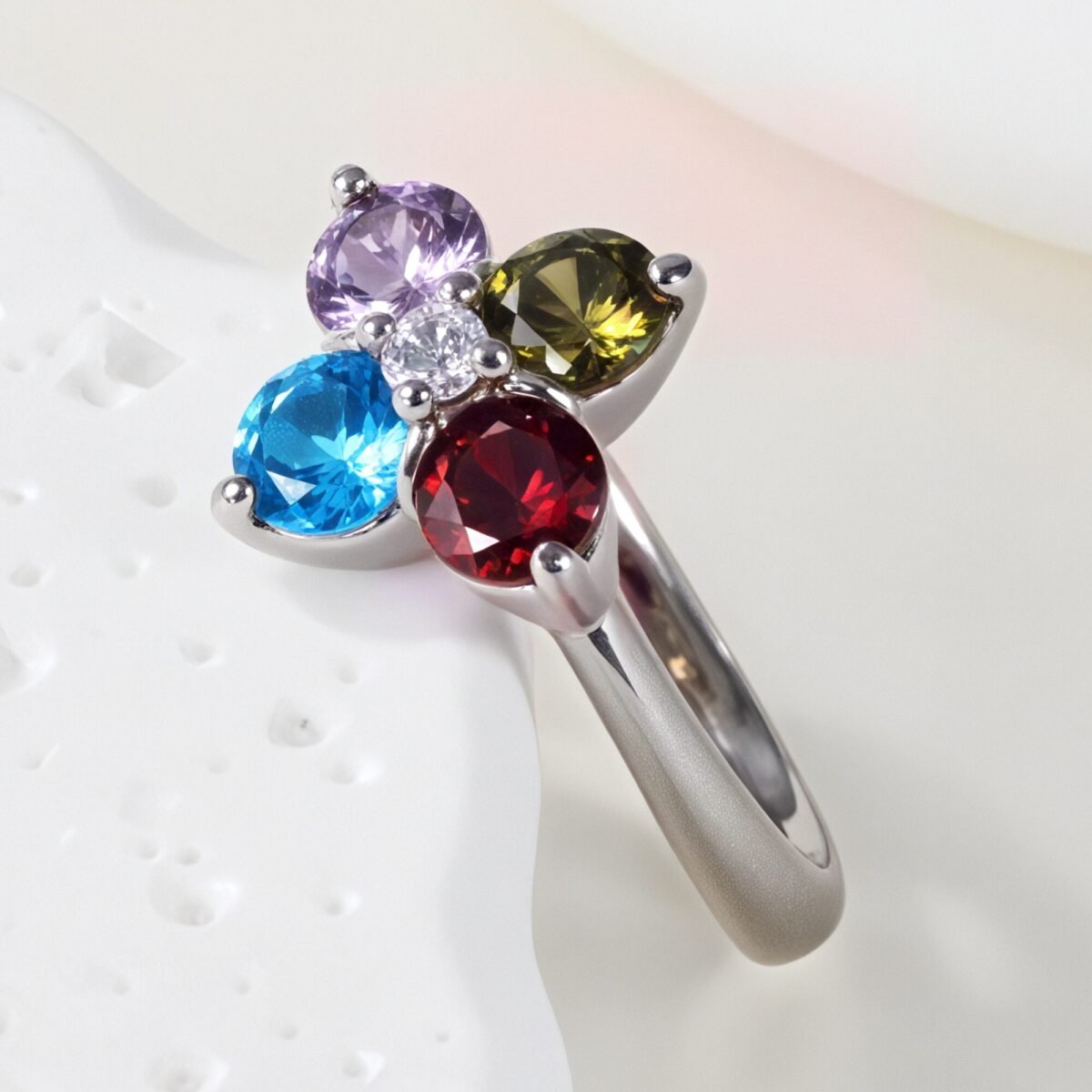Fashionable Four-Leaf Clover Inlaid With Diamonds And Stainless Steel Women's Ring丨N001263 - Image 3