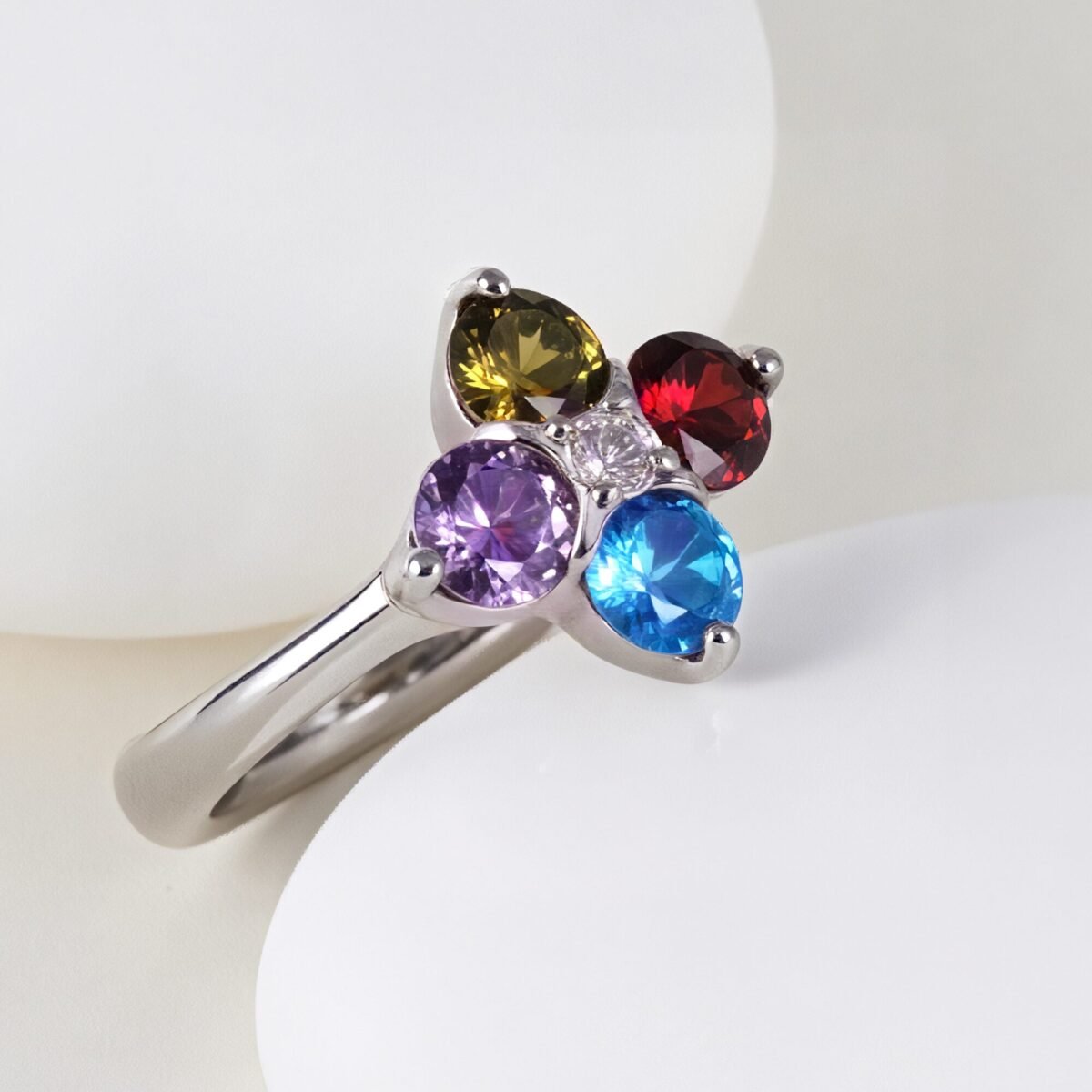 Fashionable Four-Leaf Clover Inlaid With Diamonds And Stainless Steel Women's Ring丨N001263 - Image 2